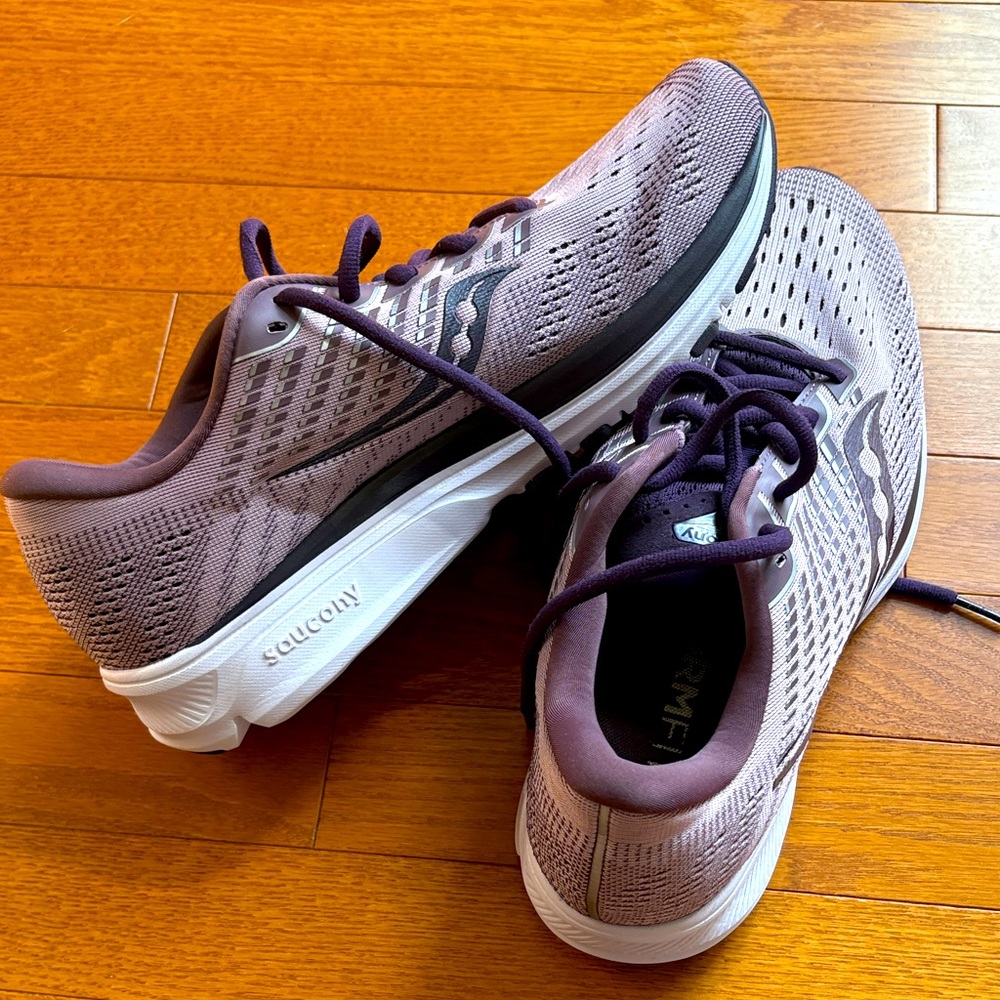 Saucony Women's Lavender Athletic Shoes Ride 13; never worn/like new